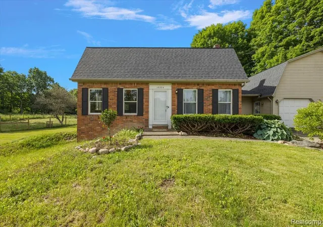 3rd image of 10324 Oakhill Rd, Holly, MI 48442 | MLS# 61003577
