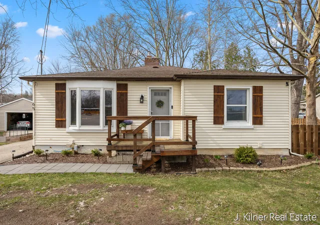 Homes for sale in Comstock Park, MI | 65 Betty St, Comstock Park, MI 49321 | MLS# 70529851