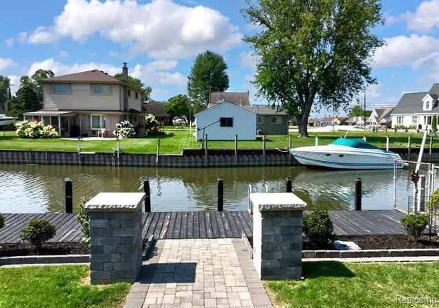2nd image of 39611 Lakeshore Dr, Harrison Township, MI 48045 | MLS# 60984984