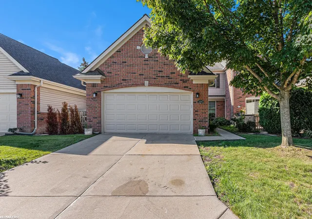2nd image of 3715 Knightbridge Cir Cir, Sterling Heights, MI 48314 | MLS# 50187010