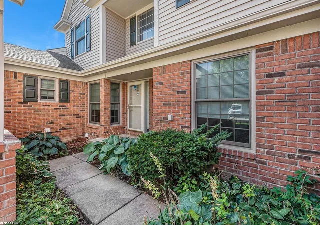 3rd image of 3715 Knightbridge Cir Cir, Sterling Heights, MI 48314 | MLS# 50187010