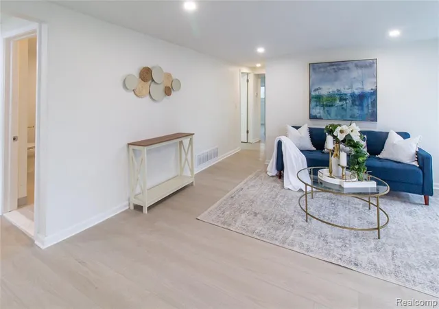 Photo 5 of Single family home for sale at 23106 Springbrook Dr, Farmington Hills, MI 48336 | MLS# 60976852 | Listing updated on 2026-09-06