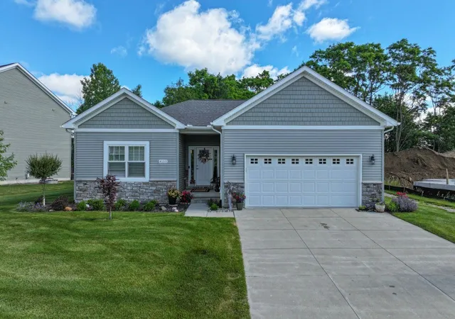 Homes for sale in Grand Blanc, MI | 4153 Cedar Ln, Grand Blanc, MI 48439 | MLS# 50212296