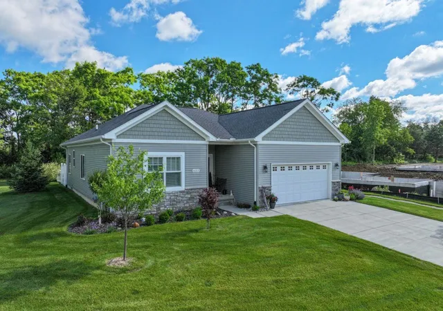Homes for sale in Grand Blanc, MI | 4153 Cedar Ln, Grand Blanc, MI 48439 | MLS# 50212296