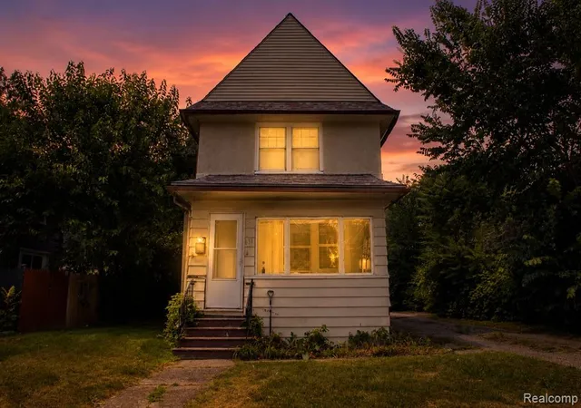 1st image of 633 N Perry St, Pontiac, MI 48342 | MLS# 61016926