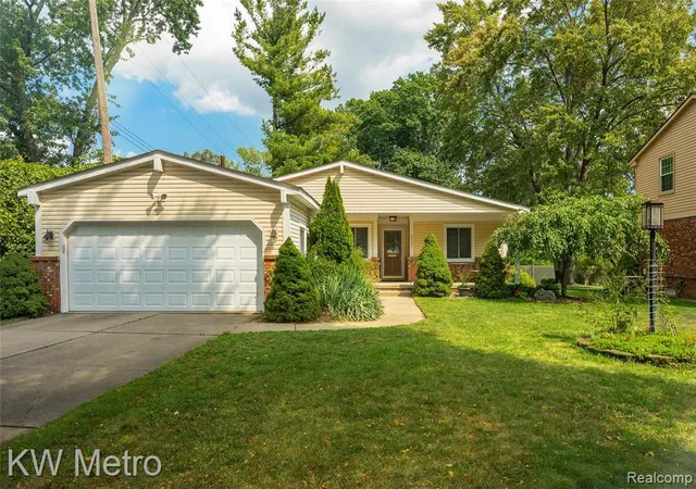 Photo 1 of Sale Pending at 2330 N Washington Ave, Royal Oak, MI 48073 4025 | MLS# 61024180 | Listing updated on 2026-09-14