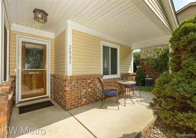 Photo 3 of Sale Pending at 2330 N Washington Ave, Royal Oak, MI 48073 4025 | MLS# 61024180 | Listing updated on 2026-09-14
