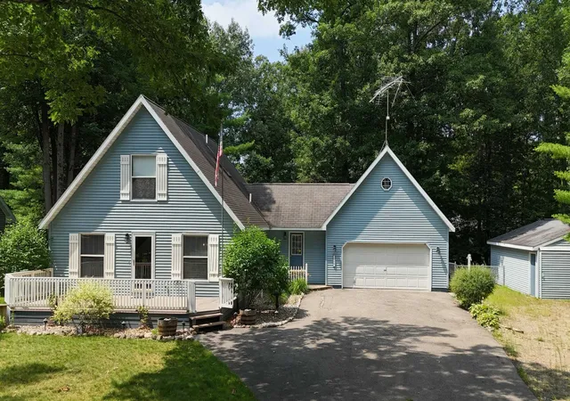 Photo 1 of Single family home for sale at 124 Winding Dr, Houghton Lake, MI 48629 | MLS# 50206450 | Listing updated on 2026-08-27