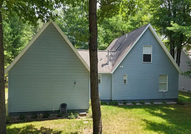Photo 2 of Single family home for sale at 124 Winding Dr, Houghton Lake, MI 48629 | MLS# 50206450 | Listing updated on 2026-08-27