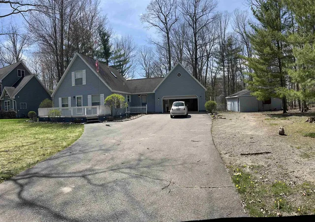 Homes for sale in Houghton Lake, MI | 124 Winding Dr, Houghton Lake, MI 48629 | MLS# 50206450