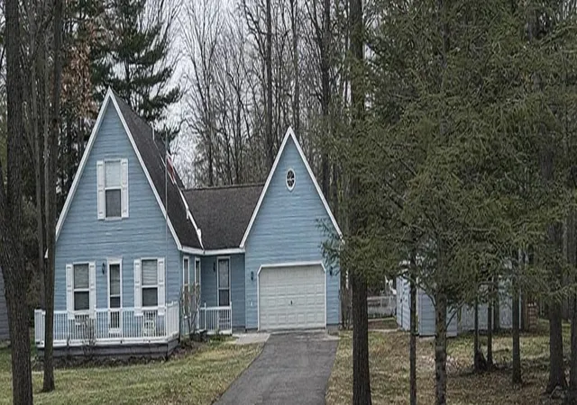 Homes for sale in Houghton Lake, MI | 124 Winding Dr, Houghton Lake, MI 48629 | MLS# 50206450