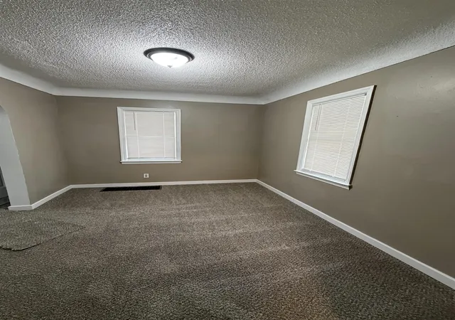 4th image of 806 Alvord Ave, Flint, MI 48507 | MLS# 50199799