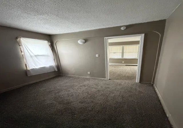 5th image of 806 Alvord Ave, Flint, MI 48507 | MLS# 50199799