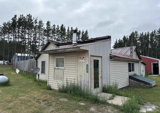 Homes for sale in Naubinway, MI | 8004 N Hiawatha Trl, Naubinway, MI 49762 | MLS# 50211488