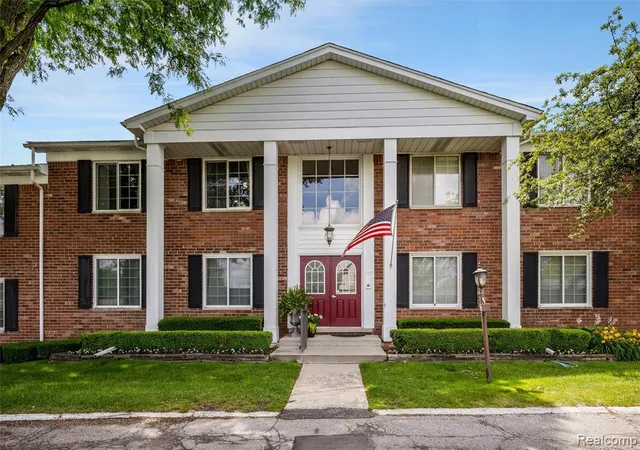 Homes for sale in Bloomfield Hills, MI | 2426 Mulberry Sq #55, Bloomfield Hills, MI 48302 | MLS# 61005022