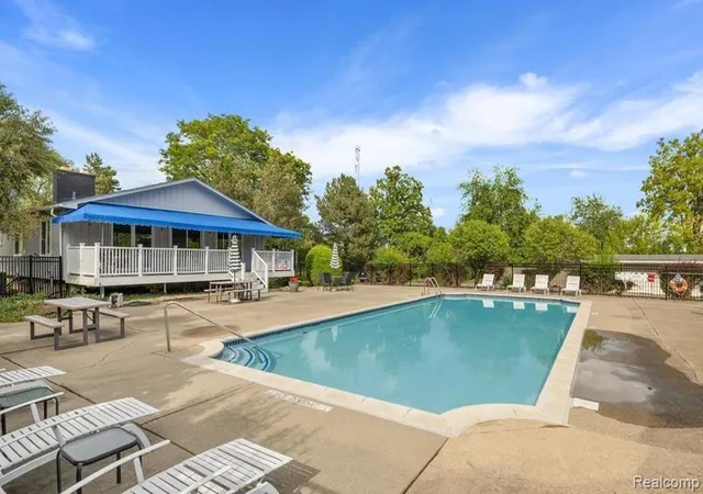 Homes for sale in Bloomfield Hills, MI | 2426 Mulberry Sq #55, Bloomfield Hills, MI 48302 | MLS# 61005022