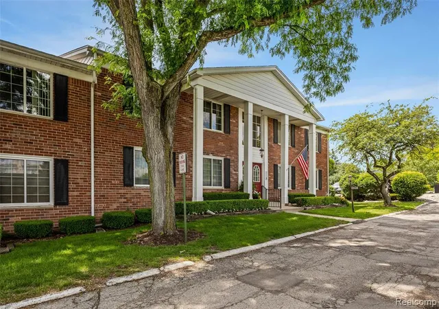 Homes for sale in Bloomfield Hills, MI | 2426 Mulberry Sq #55, Bloomfield Hills, MI 48302 | MLS# 61005022