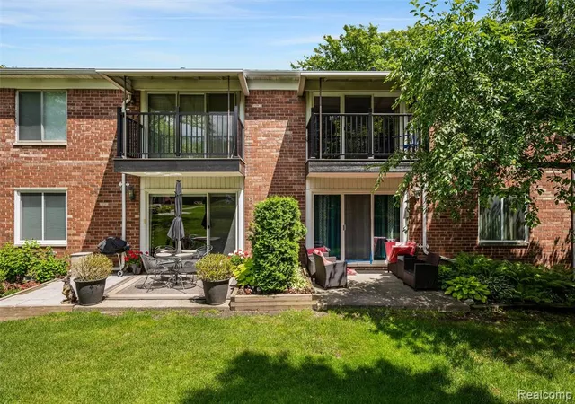 Homes for sale in Bloomfield Hills, MI | 2426 Mulberry Sq #55, Bloomfield Hills, MI 48302 | MLS# 61005022