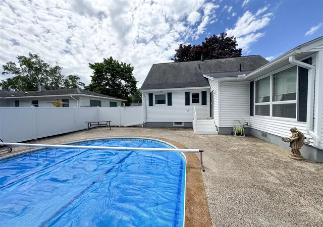 Homes for sale in Norton Shores, MI | 2304 Columbus Ave, Norton Shores, MI 49441 | MLS# 70542544
