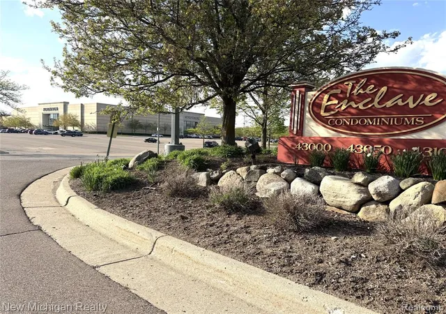 Homes for sale in Novi, MI | 43000 12 Oaks Crescent Dr #2033, Novi, MI 48377 | MLS# 61002153