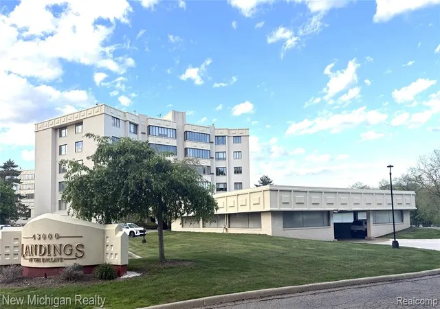 Homes for sale in Novi, MI | 43000 12 Oaks Crescent Dr #2033, Novi, MI 48377 | MLS# 61002153