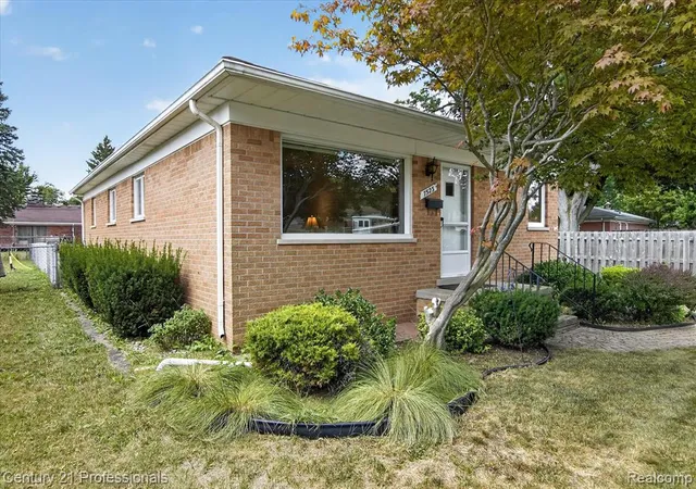 Photo 2 of Sale Pending at 7523 Robindale Ave, Dearborn Heights, MI 48127 1784 | MLS# 61024483 | Listing updated on 2026-08-29