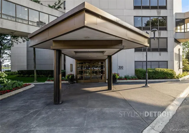 2nd image of 1001 W Jefferson, Detroit, MI 48226 4508