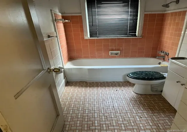 4th image of 20202 Westphalia St, Detroit, MI 48205 1151 | MLS# 60314480