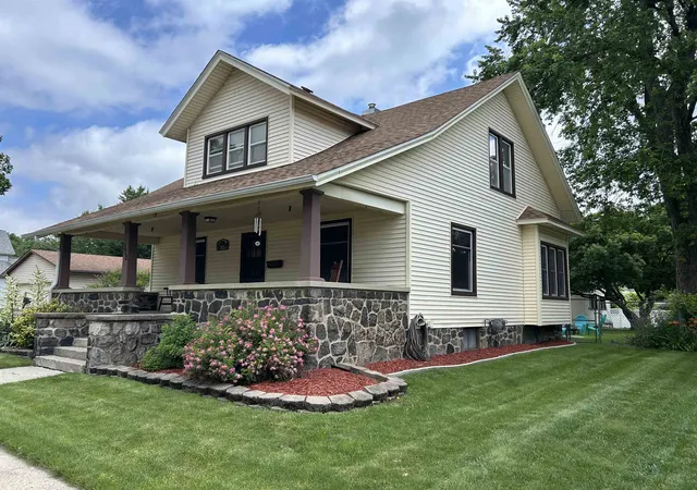 Homes for sale in Durand, MI | 302 N Mackinaw St, Durand, MI 48429 | MLS# 50212922