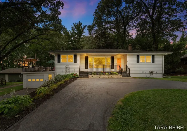 Photo 2 of Sale Pending at 2750 Wildwood Ln, Stevensville, MI 49127 | MLS# 70555246 | Listing updated on 2026-09-03