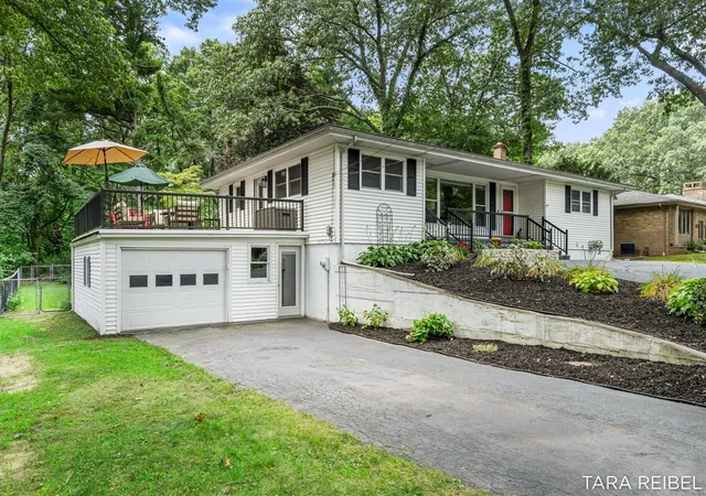 Photo 3 of Sale Pending at 2750 Wildwood Ln, Stevensville, MI 49127 | MLS# 70555246 | Listing updated on 2026-09-03