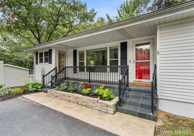 Photo 4 of Sale Pending at 2750 Wildwood Ln, Stevensville, MI 49127 | MLS# 70555246 | Listing updated on 2026-09-03