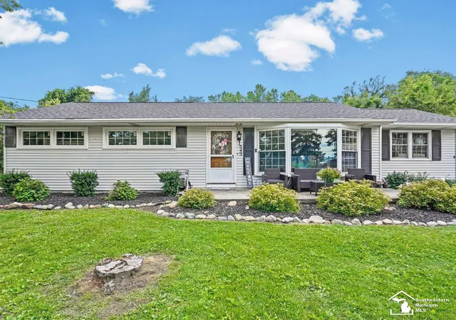 Homes for sale in Petersburg, MI | 5353 School Rd, Petersburg, MI 49270 | MLS# 50213166