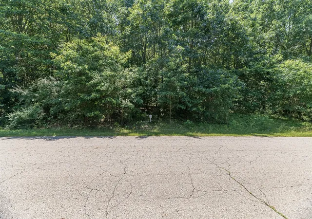 3rd image of 7230 Owen Hills Dr, Kalamazoo, MI 49009 | MLS# 70544290