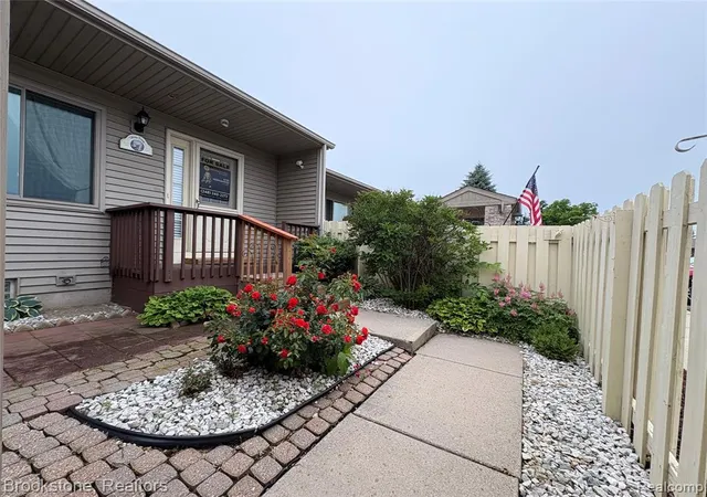 Homes for sale in South Lyon, MI | 62401 Raleigh Ct #4, South Lyon, MI 48178 | MLS# 61003713