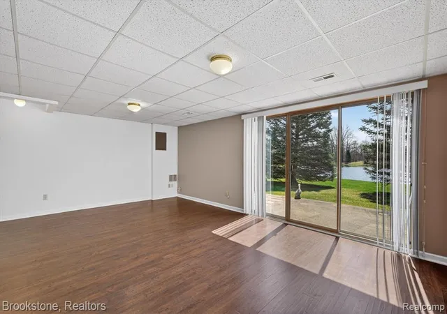 5th image of 62401 Raleigh Ct #4, South Lyon, MI 48178 | MLS# 61003713