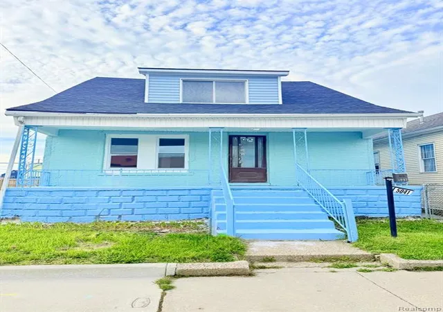 Homes for sale in Hamtramck, MI | 5041 Edwin St, Hamtramck, MI 48212 | MLS# 60995718