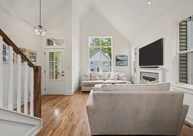2nd image of 586 Kuehnle Ave, Ann Arbor, MI 48103 | MLS# 70540335
