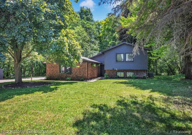 Homes for sale in Clarkston, MI | 5067 Algonquin Blvd, Clarkston, MI 48348 | MLS# 61008013