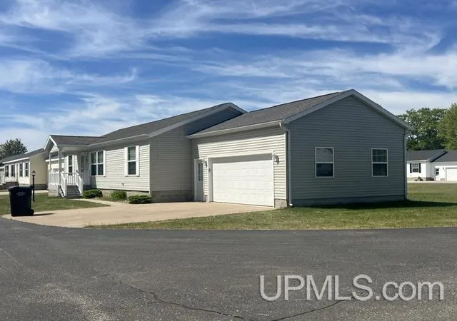 Homes for sale in Gladstone, MI | 57 Kenneally Blvd, Gladstone, MI 49837 | MLS# 50209978