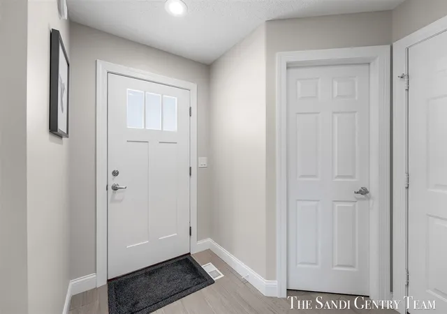 5th image of 931 Bluff Creek Dr #21, Grand Haven, MI 49417 | MLS# 70541119