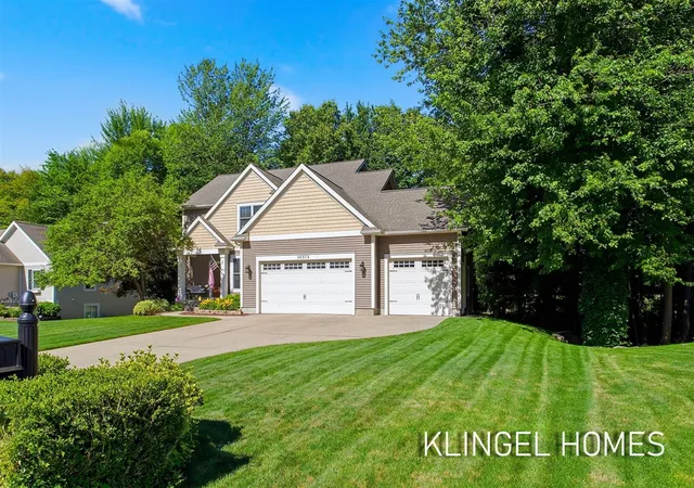 Homes for sale in Spring Lake, MI | 16373 W Willow Dr, Spring Lake, MI 49456 | MLS# 70543375