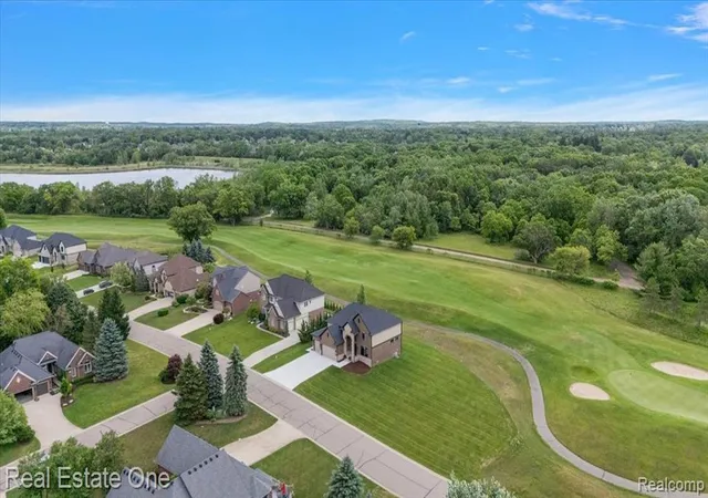 Homes for sale in Oxford, MI | 1721 Royal Birkdale Dr, Oxford, MI 48371 | MLS# 61004890