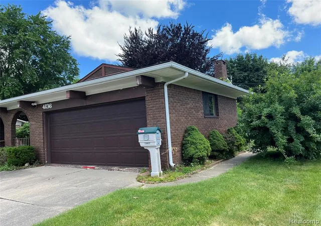 Homes for sale in Waterford, MI | 4136 Ironside Dr, Waterford, MI 48329 | MLS# 61007122