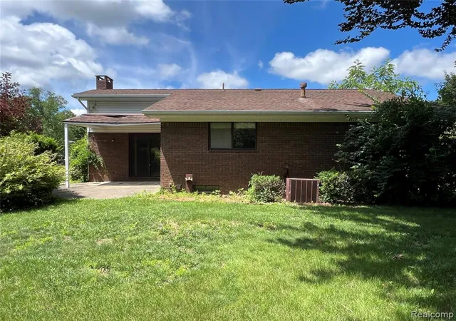 Homes for sale in Waterford, MI | 4136 Ironside Dr, Waterford, MI 48329 | MLS# 61007122