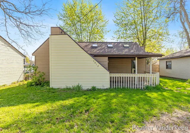 Photo 2 of Sale Pending at 3012 Longstreet Ave, Wyoming, MI 49509 | MLS# 70527367 | Listing updated on 2026-05-05