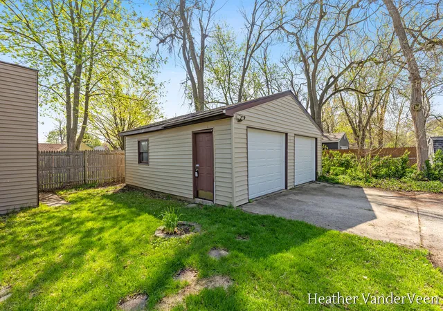 Photo 4 of Sale Pending at 3012 Longstreet Ave, Wyoming, MI 49509 | MLS# 70527367 | Listing updated on 2026-05-05
