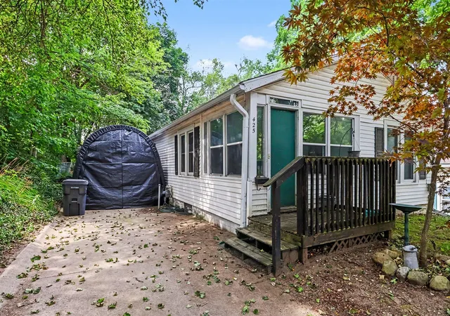 Photo 1 of Single family home for sale at 425 Garland St, Kalamazoo, MI 49001 | MLS# 70547257 | Listing updated on 2026-09-18