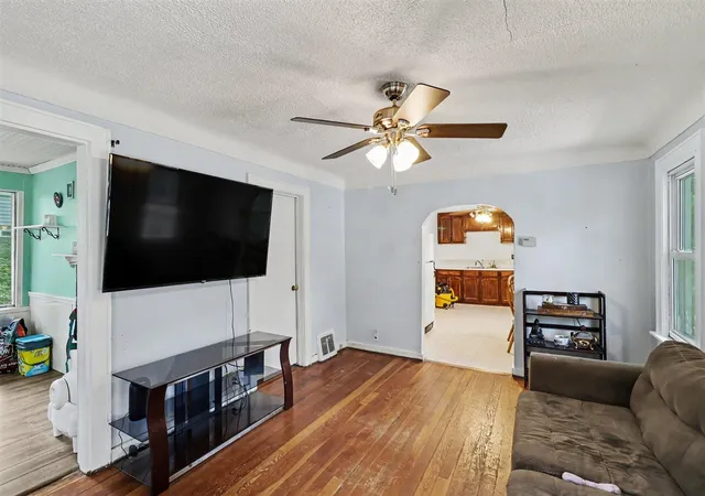 Photo 4 of Single family home for sale at 425 Garland St, Kalamazoo, MI 49001 | MLS# 70547257 | Listing updated on 2026-09-18