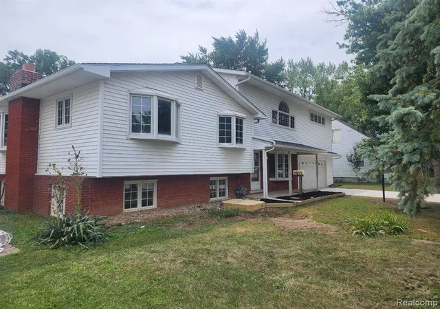 2nd image of 33195 Swallow Dr, Rockwood, MI 48173 | MLS# 61024765